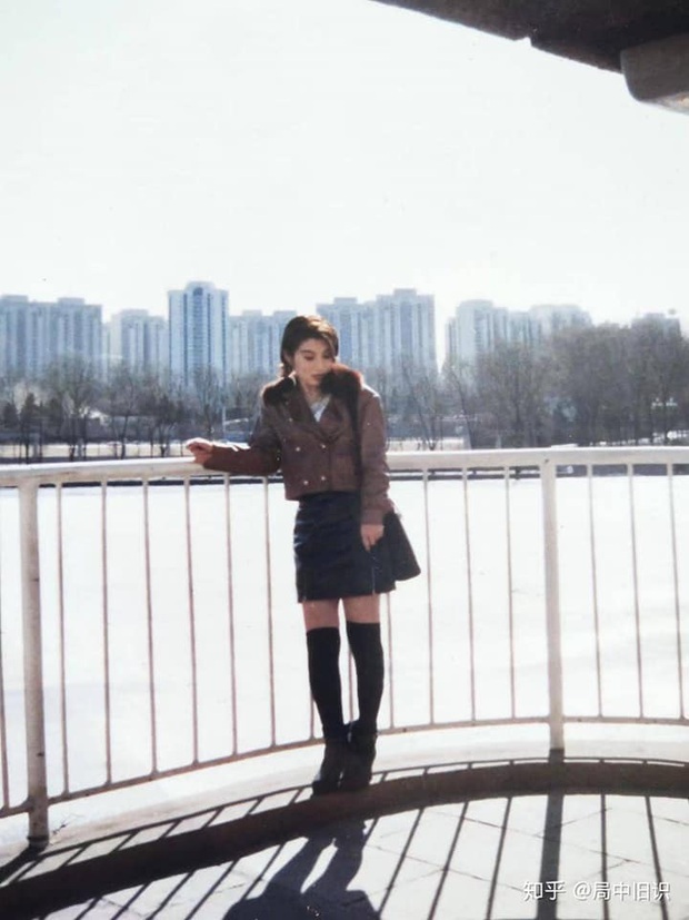 Giữa hàng vạn bức hình khoe bố mẹ hồi trẻ, một bà mẹ bất ngờ được chú ý vì ngoại hình cực phẩm chuẩn diễn viên Hồng Kông - Ảnh 5.