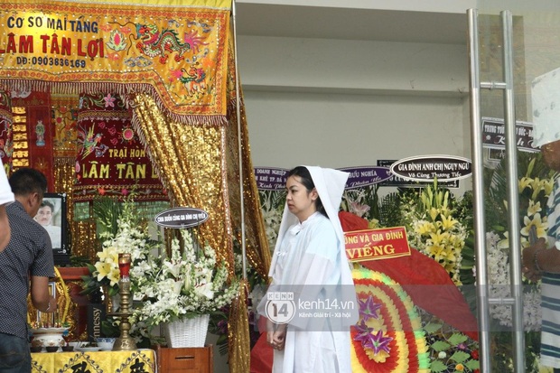 Đám tang nghệ sĩ Nguyễn Chánh Tín: NS Kim Xuân, Vân Sơn và nhiều đồng nghiệp bàng hoàng, con gái thất thần trước linh cữu cha - Ảnh 4.