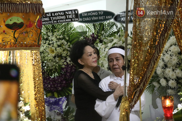 Đám tang nghệ sĩ Nguyễn Chánh Tín: NS Kim Xuân, Vân Sơn và nhiều đồng nghiệp bàng hoàng, con gái thất thần trước linh cữu cha - Ảnh 10.