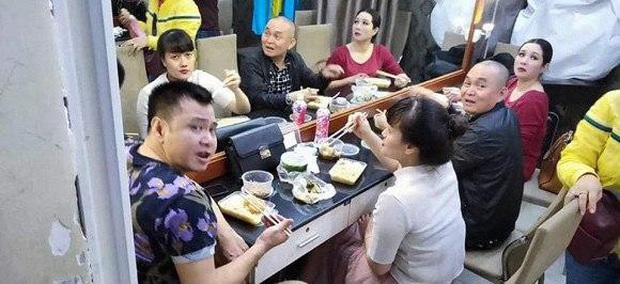 Khung cảnh sau cánh gà Quốc Khánh, Quang Thắng cùng dàn nghệ sĩ trước đêm Gala cuối năm thay thế Táo quân 2020! - Ảnh 1.