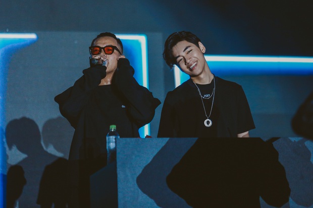 Không còn diễn bằng ca khúc của Jack, K-ICM mang nguyên set EDM quẩy banh nóc trên nền nhạc... dân ca tại TP. HCM - Ảnh 4.