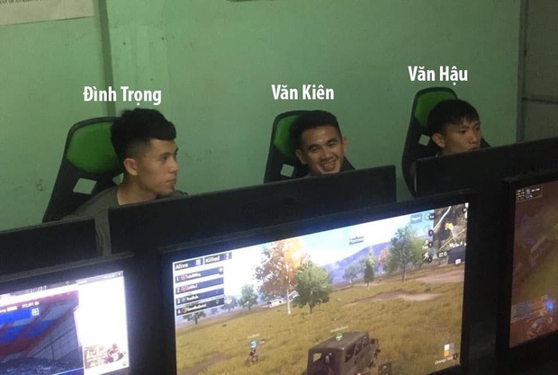 Cầu thủ U23 Việt Nam, không chỉ đá bóng hay mà còn rất chăm ra quán net quẩy tí game cực đỉnh - Ảnh 1. Cầu thủ U23 Việt Nam, không chỉ đá bóng hay mà còn rất chăm ra quán net quẩy tí game cực đỉnh - Ảnh 1.