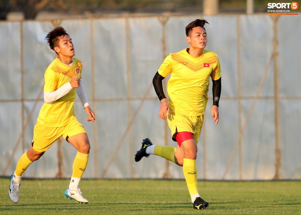 Cái kết sấp mặt của trung vệ U23 Việt Nam sau khi bị thầy Park nhéo tai nhắc nhở - Ảnh 4.