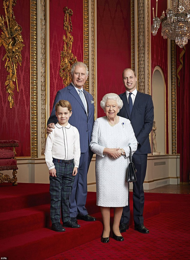 Vợ chồng Meghan Markle dính nghi án sắp bị loại khỏi gia đình Hoàng gia Anh bởi một loạt chi tiết bất thường - Ảnh 1. Vợ chồng Meghan Markle dính nghi án sắp bị loại khỏi gia đình Hoàng gia Anh bởi một loạt chi tiết bất thường - Ảnh 1.