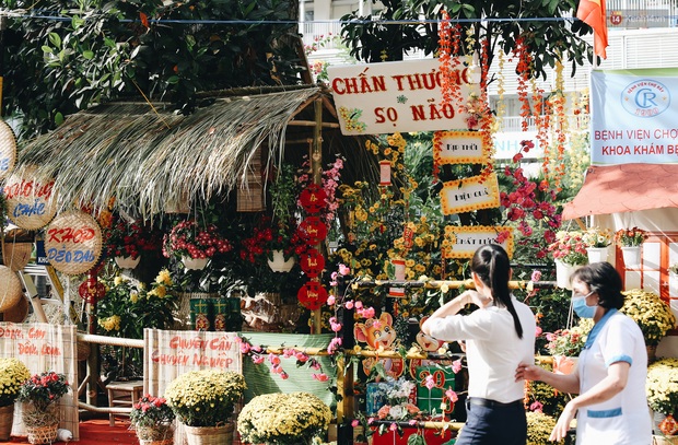 Khi các bác sĩ Sài Gòn chung tay thiết kế đường hoa xuân trong bệnh viện: Đem Tết đến thật gần cho người bệnh ở Chợ Rẫy - Ảnh 12.