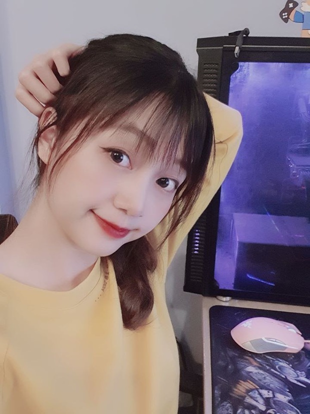 Mê mẩn vẻ đẹp ngọt lịm của Hạ Mi, nữ streamer hot nhất làng Liên quân Mobile Việt hiện nay - Ảnh 11. Mê mẩn vẻ đẹp ngọt lịm của Hạ Mi, nữ streamer hot nhất làng Liên quân Mobile Việt hiện nay - Ảnh 11.