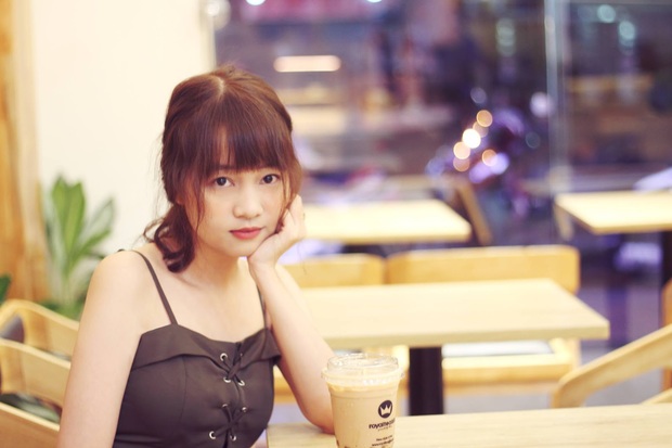 Mê mẩn vẻ đẹp ngọt lịm của Hạ Mi, nữ streamer hot nhất làng Liên quân Mobile Việt hiện nay - Ảnh 5. Mê mẩn vẻ đẹp ngọt lịm của Hạ Mi, nữ streamer hot nhất làng Liên quân Mobile Việt hiện nay - Ảnh 5.
