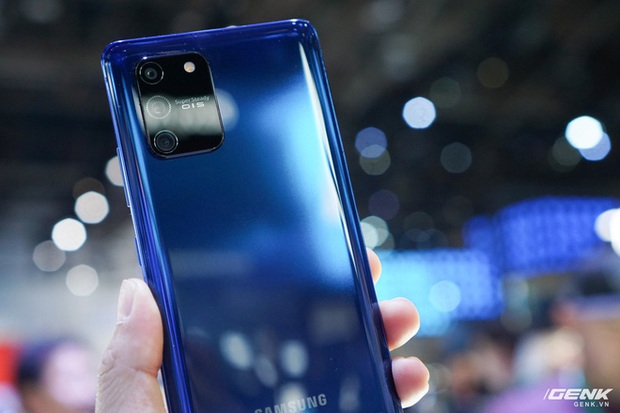 Trên tay Galaxy S10 Lite và Galaxy Note 10 Lite: Hai thiết bị vô cùng kỳ quặc từ Samsung - Ảnh 7.