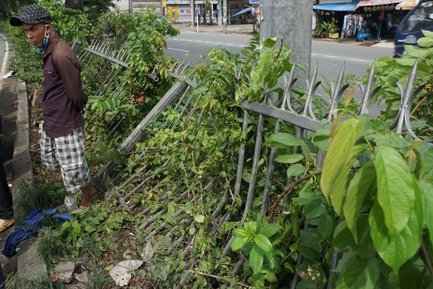 TP.HCM: Xe container nát đầu vì húc đuôi ô tô tải, tài xế mắc kẹt gào thét kêu cứu - Ảnh 3.