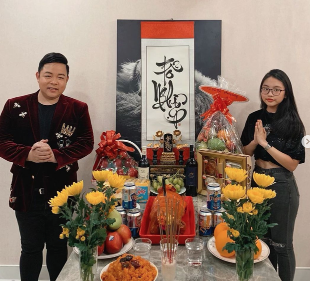 Từng bị chê ăn mặc thiếu nghiêm túc cúng Tổ nghiệp, năm nay Phương Mỹ Chi sửa sai với phong cách nền nã trưởng thành - Ảnh 1.