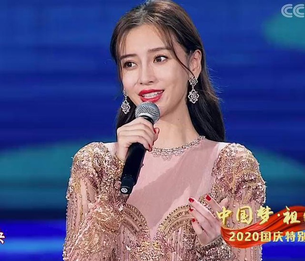 Hàng loạt mỹ nhân lộ khuyết điểm trên sóng CCTV: Angela Baby lão hoá, Dương Tử vòng 2 lớn, thất vọng nhất là Âu Dương Na Na - Ảnh 2. Hàng loạt mỹ nhân lộ khuyết điểm trên sóng CCTV: Angela Baby lão hoá, Dương Tử vòng 2 lớn, thất vọng nhất là Âu Dương Na Na - Ảnh 2.