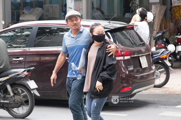 Tân sinh viên và cha mẹ đội mưa lớn vào thành phố nhập học: Cuộc sống xa nhà chính thức bắt đầu! - Ảnh 20.