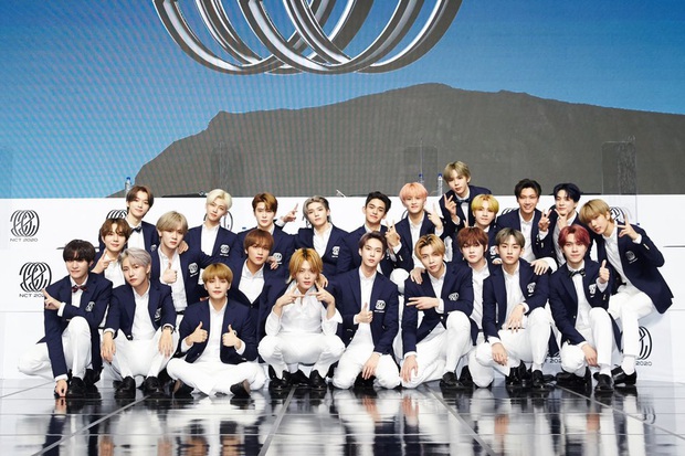 30 nhóm nhạc nam hot nhất hiện nay: Ông hoàng BIGBANG trở lại, BTS và nhóm nam đông dân nhà SM cạnh tranh quyết liệt - Ảnh 3. 30 nhóm nhạc nam hot nhất hiện nay: Ông hoàng BIGBANG trở lại, BTS và nhóm nam đông dân nhà SM cạnh tranh quyết liệt - Ảnh 3.