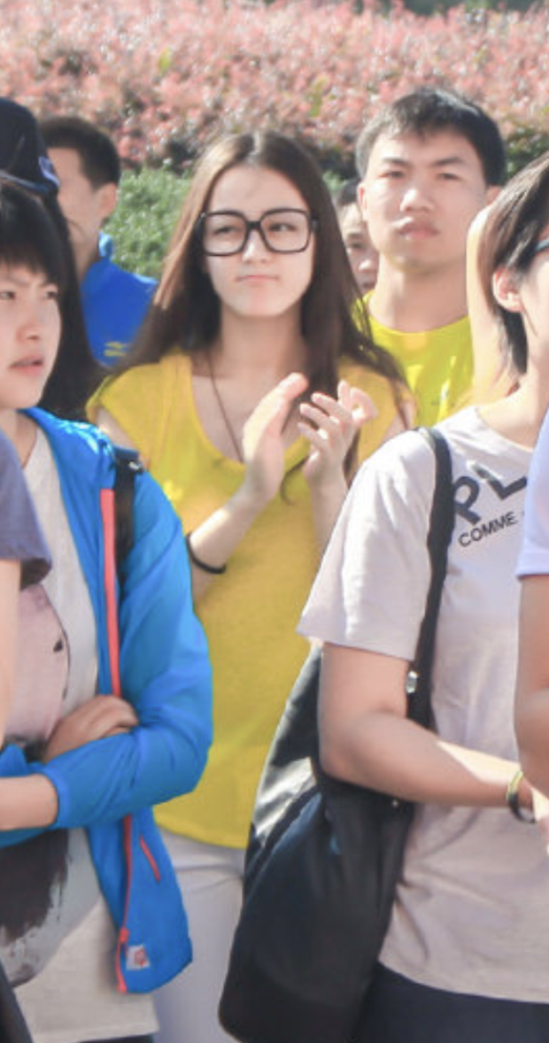 Nhìn Địch Lệ Nhiệt Ba ở hậu trường phim mà lác cả mắt: Từ suýt vồ ếch đến hú hí với dàn trai đẹp, có gì mà chị chưa nếm trải? - Ảnh 2.