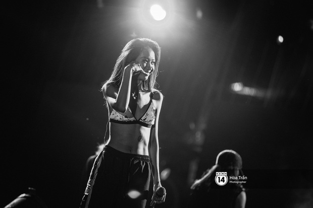 Clip Suboi diễn 1 năm trước bỗng hot trở lại, netizen khen flow đỉnh nhưng chê lyrics sáo rỗng, lại còn ăn mặc phản cảm? - Ảnh 4.