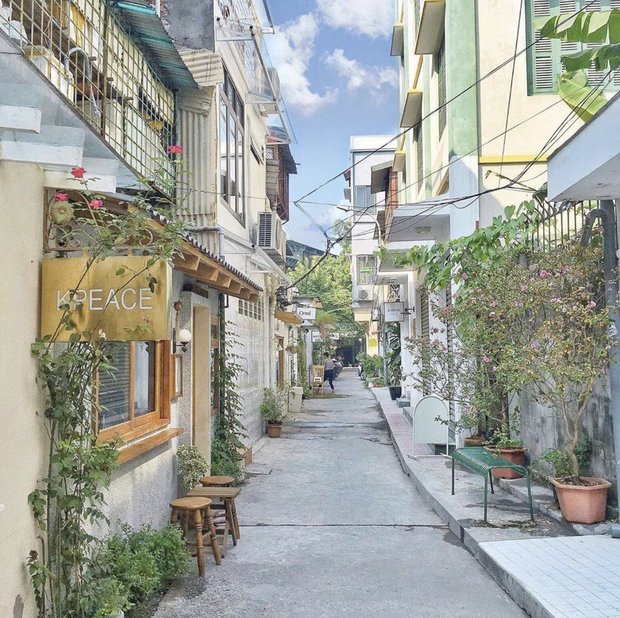 Những góc phố đậm chất Hàn Quốc ngay giữa lòng Hà Nội, lên ảnh mang vibe trong trẻo đến ngẩn ngơ - Ảnh 1. Những góc phố đậm chất Hàn Quốc ngay giữa lòng Hà Nội, lên ảnh mang vibe trong trẻo đến ngẩn ngơ - Ảnh 1.