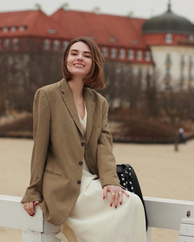 Nghe các quý cô Paris thị phạm 3 chiêu chọn blazer: Diện lên người là sang - xịn - mịn miễn bàn - Ảnh 1.