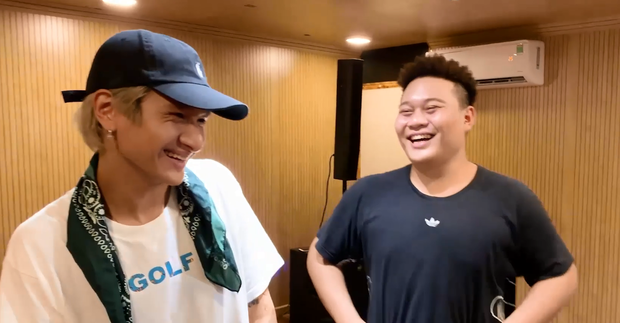 Fan ôm tim khi 16 Typh hôm trước dịu dàng dựa lưng vào Yuno Bigboi, hôm sau công khai ôm ấp và đòi làm chị em? - Ảnh 3.