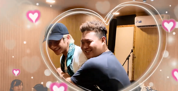 Fan ôm tim khi 16 Typh hôm trước dịu dàng dựa lưng vào Yuno Bigboi, hôm sau công khai ôm ấp và đòi làm chị em? - Ảnh 4.