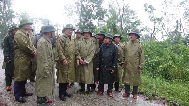 Vụ sạt lở Thủy điện Rào Trăng 3: Đã đưa được 5 công nhân bị thương ra ngoài, chưa liên lạc được 13 chiến sĩ cứu hộ mất tích - Ảnh 9.