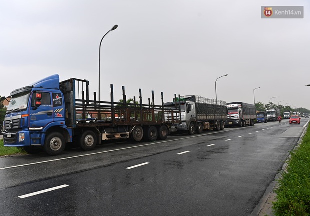 Quốc lộ 1A đi qua bến xe phía Bắc Huế ngập nặng khiến giao thông và sinh hoạt của người dân gặp vô vàn khó khăn - Ảnh 6. Quốc lộ 1A đi qua bến xe phía Bắc Huế ngập nặng khiến giao thông và sinh hoạt của người dân gặp vô vàn khó khăn - Ảnh 6.