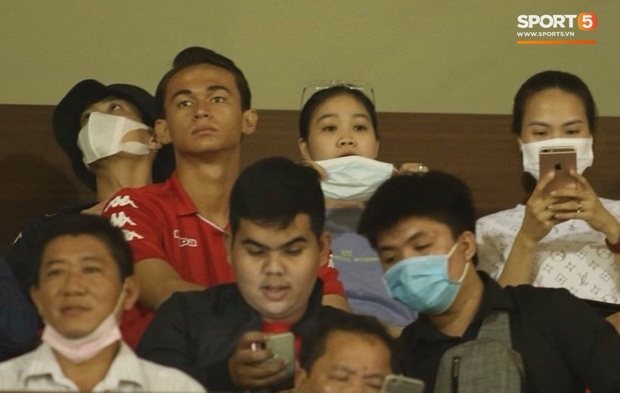 Hình ảnh gây lú: Em gái Công Phượng bị nhận nhầm là Viên Minh khi cùng anh trai đến sân Thống Nhất xem bóng đá - Ảnh 5.