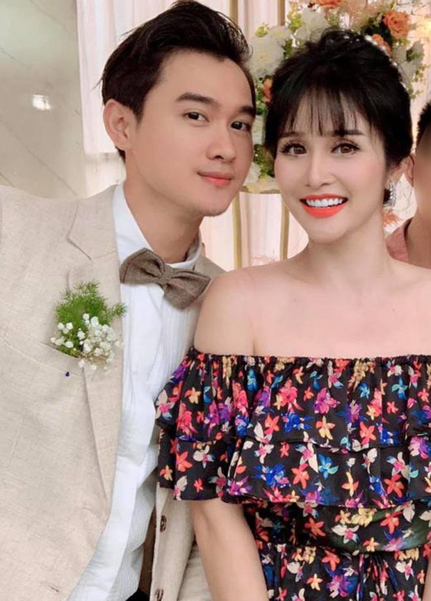 Đám cưới mùa mưa lũ của vợ chồng diễn viên Thảo Trang tại Quảng Ngãi: Khách mời đi đò, xe tải, xắn cao ống quần đến dự - Ảnh 5.