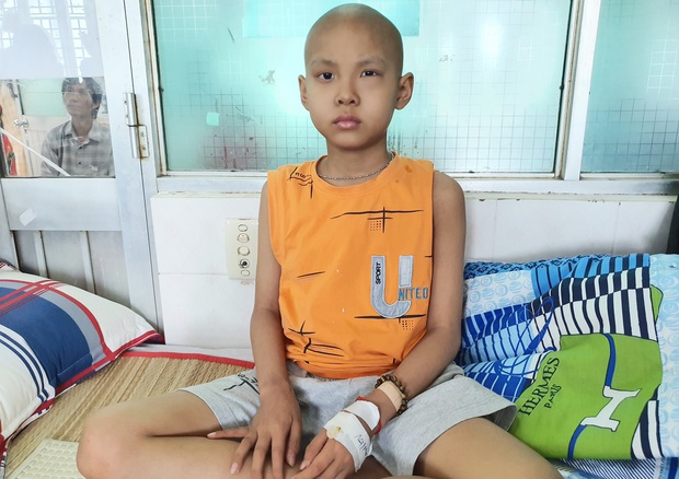 Lời khẩn cầu của bé trai 8 tuổi bị ung thư hạch ác tính: Con sợ chết lắm, con không muốn xa bố mẹ đâu - Ảnh 6.
