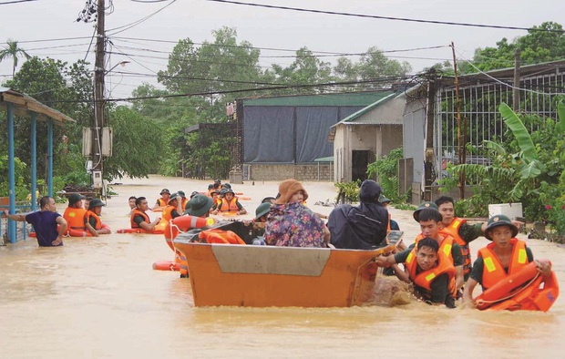 Tiếp bước Thuỷ Tiên, MC Trấn Thành xung phong đóng góp 300 triệu đồng, kêu gọi và quyết định đến miền Trung cứu trợ - Ảnh 3.