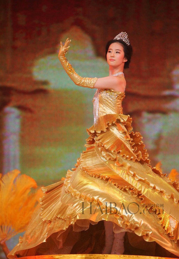 7 nữ thần Kim Ưng hot nhất lịch sử Cbiz: Lưu Diệc Phi thành huyền thoại, Nhiệt Ba gây tranh cãi, còn thảm họa gọi tên Đường Yên - Ảnh 2. 7 nữ thần Kim Ưng hot nhất lịch sử Cbiz: Lưu Diệc Phi thành huyền thoại, Nhiệt Ba gây tranh cãi, còn thảm họa gọi tên Đường Yên - Ảnh 2.