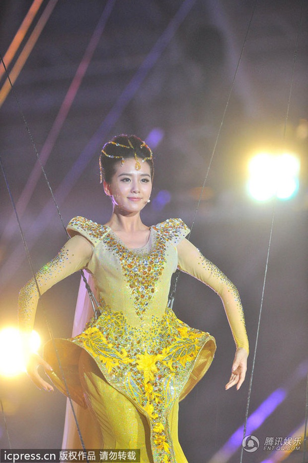 7 nữ thần Kim Ưng hot nhất lịch sử Cbiz: Lưu Diệc Phi thành huyền thoại, Nhiệt Ba gây tranh cãi, còn thảm họa gọi tên Đường Yên - Ảnh 11. 7 nữ thần Kim Ưng hot nhất lịch sử Cbiz: Lưu Diệc Phi thành huyền thoại, Nhiệt Ba gây tranh cãi, còn thảm họa gọi tên Đường Yên - Ảnh 11.