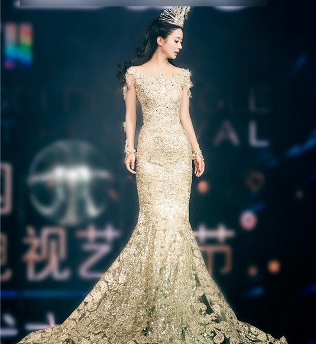 7 nữ thần Kim Ưng hot nhất lịch sử Cbiz: Lưu Diệc Phi thành huyền thoại, Nhiệt Ba gây tranh cãi, còn thảm họa gọi tên Đường Yên - Ảnh 14. 7 nữ thần Kim Ưng hot nhất lịch sử Cbiz: Lưu Diệc Phi thành huyền thoại, Nhiệt Ba gây tranh cãi, còn thảm họa gọi tên Đường Yên - Ảnh 14.