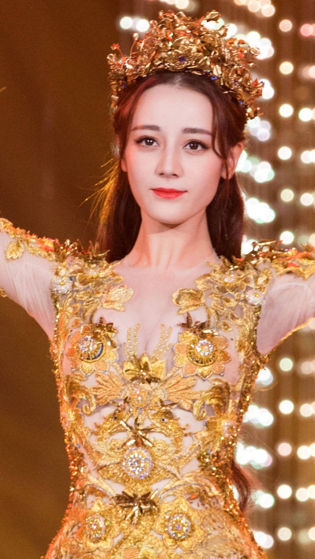 7 nữ thần Kim Ưng hot nhất lịch sử Cbiz: Lưu Diệc Phi thành huyền thoại, Nhiệt Ba gây tranh cãi, còn thảm họa gọi tên Đường Yên - Ảnh 19. 7 nữ thần Kim Ưng hot nhất lịch sử Cbiz: Lưu Diệc Phi thành huyền thoại, Nhiệt Ba gây tranh cãi, còn thảm họa gọi tên Đường Yên - Ảnh 19.
