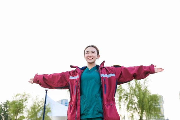 Lật tẩy thân phận nữ y tá xinh đẹp nhất trong đợt chống dịch ở Vũ Hán: Được vinh danh như anh hùng nhưng hóa ra là nữ quái với loạt phốt chấn động - Ảnh 5.