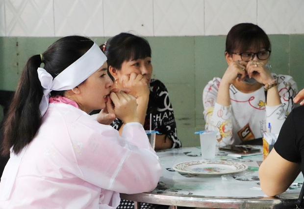 Tang lễ đẫm nước mắt của hiệp sĩ tử vong lúc truy đuổi tội phạm ở Biên Hòa: Vợ mang song thai thẫn thờ bên linh cữu chồng - Ảnh 4.