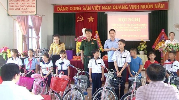 Người dân xót thương vị tướng hy sinh giữa thời bình - Ảnh 2.