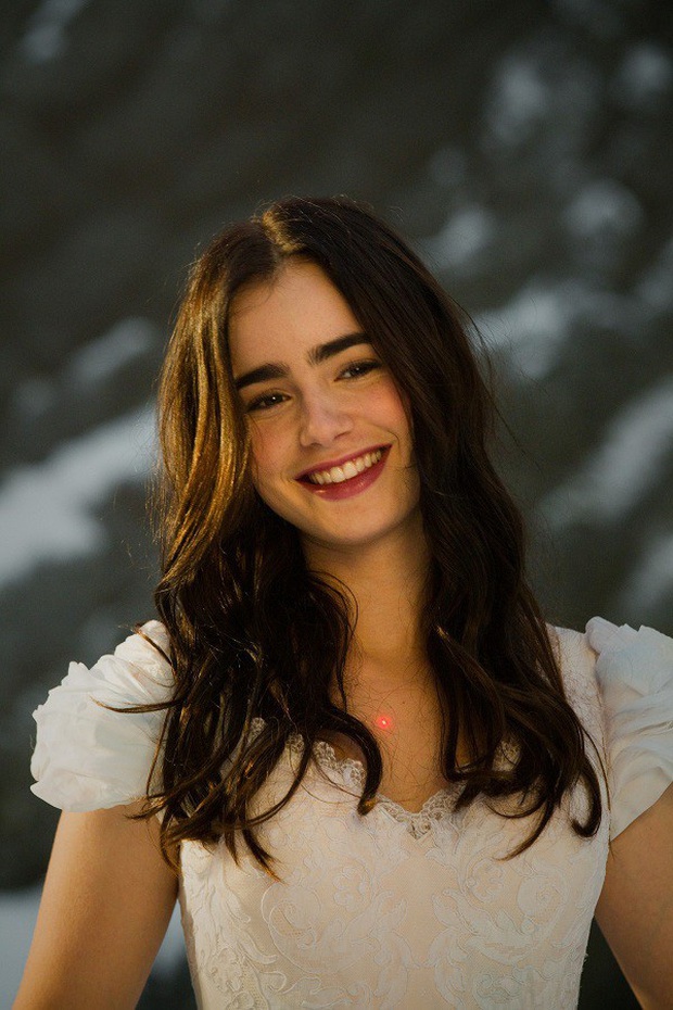 Nhan sắc vô thực của Lily Collins (Emily in Paris): Từ Bạch Tuyết e ấp đến nàng thơ chanh sả ở Paris, chị đẹp chị cân tất! - Ảnh 6.