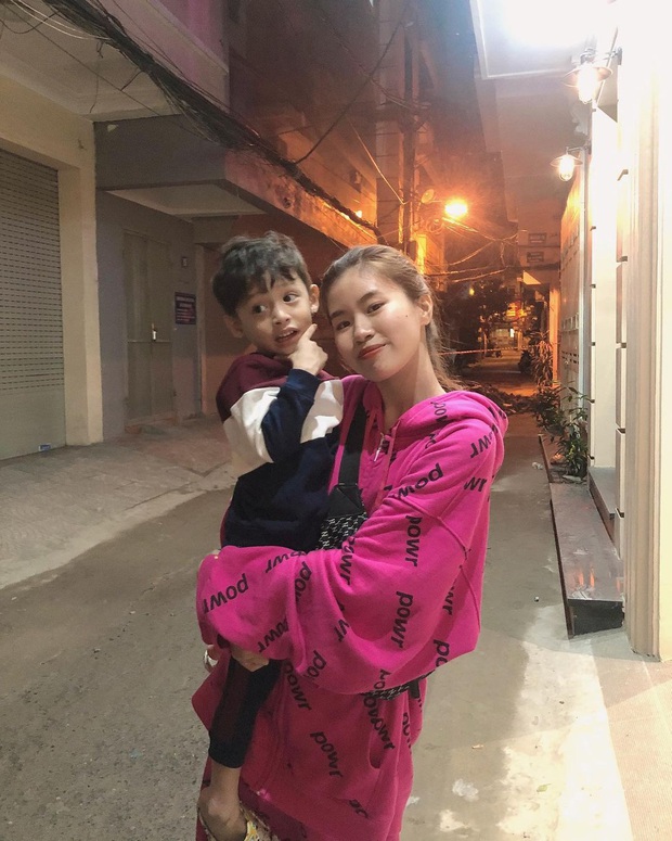 Pháo chụp ảnh cùng con trai Độ Mixi - Tùng Sói, dân tình bối rối không biết chọn cô hay chọn cháu đây? - Ảnh 1.