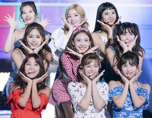 TWICE sẽ kết hợp cùng nhóm nhạc ảo K/DA trong album mới, nữ ca sĩ Seraphine cũng sẽ góp giọng - Ảnh 2.