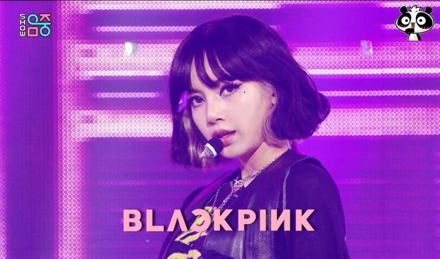 Visual đỉnh như Lisa: Uốn tóc “bà thím”, makeup đậm sắc vẫn không “dừ” mà chỉ khiến vạn người mê  - Ảnh 1.