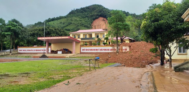 Vụ sạt lở đất vùi lấp nhiều cán bộ, chiến sĩ ở Quảng Trị: Đã tìm thấy 3 thi thể cán bộ, chiến sĩ sư đoàn 337 - Ảnh 2.
