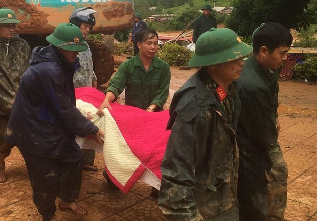 Vụ sạt lở đất vùi lấp nhiều cán bộ, chiến sĩ ở Quảng Trị: Đã tìm thấy 3 thi thể cán bộ, chiến sĩ sư đoàn 337 - Ảnh 1.