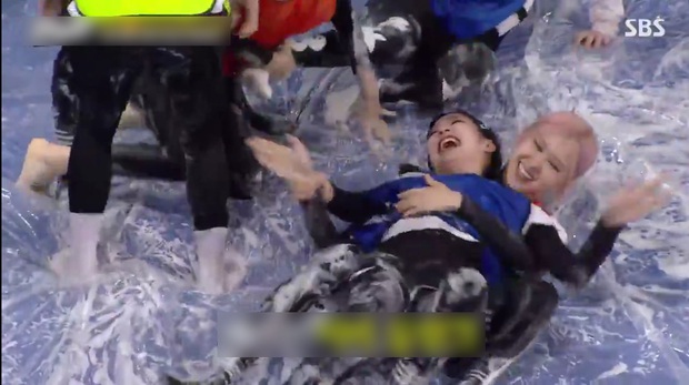 BLACKPINK tham gia Running Man đúng kiểu “lúc đi hết mình lúc về hết hồn”, bộ dạng lúc kết show khiến fan ngã ngửa - Ảnh 8.