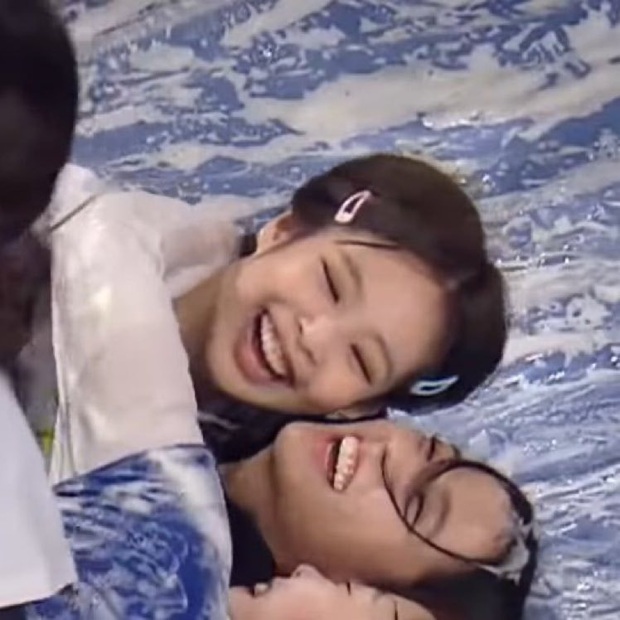 BLACKPINK tham gia Running Man đúng kiểu “lúc đi hết mình lúc về hết hồn”, bộ dạng lúc kết show khiến fan ngã ngửa - Ảnh 11.