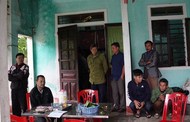 Vụ 22 cán bộ, chiến sĩ bị vùi lấp: Người thân đau đớn nhận tin dữ - Ảnh 2.