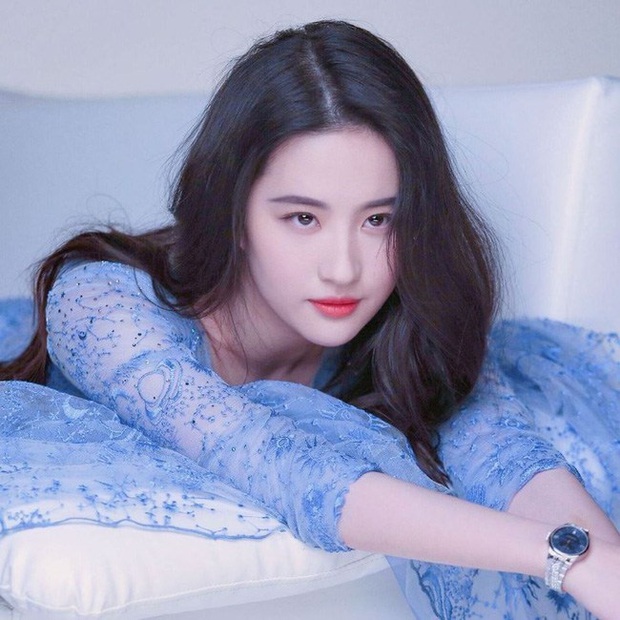 Đặt lên bàn cân 4 mỹ nhân sinh năm 1987 của Cbiz: Đều là Nữ thần Kim Ưng nhưng viên mãn cả đường tình lẫn sự nghiệp thì chẳng ai vượt qua Triệu Lệ Dĩnh - Ảnh 2. Đặt lên bàn cân 4 mỹ nhân sinh năm 1987 của Cbiz: Đều là Nữ thần Kim Ưng nhưng viên mãn cả đường tình lẫn sự nghiệp thì chẳng ai vượt qua Triệu Lệ Dĩnh - Ảnh 2.