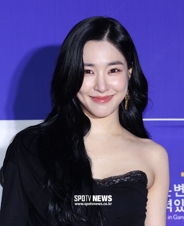 Thảm đỏ hot nhất xứ Hàn hôm nay: Tiffany (SNSD) chặt chém với đôi chân cực phẩm, Joy (Red Velvet) đẹp lấn át cả nữ thần Irene - Ảnh 4. Thảm đỏ hot nhất xứ Hàn hôm nay: Tiffany (SNSD) chặt chém với đôi chân cực phẩm, Joy (Red Velvet) đẹp lấn át cả nữ thần Irene - Ảnh 4.