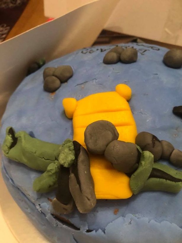 Chi gần 1,5 triệu đồng đặt bánh sinh nhật cho anh trai, người phụ nữ rơi vào trầm cảm vì nhận được hàng trông như mớ đất nặn chồng lên nhau  - Ảnh 2.