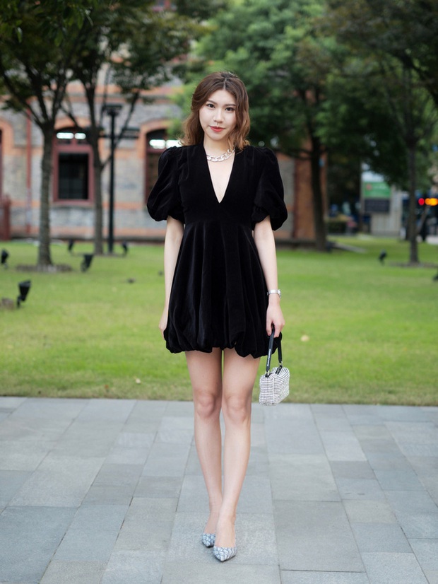 Street style châu Á: Hội chị em lên đồ đẹp hút mắt, toàn blazer và cardigan nhưng nhìn sang hết nấc - Ảnh 11. Street style châu Á: Hội chị em lên đồ đẹp hút mắt, toàn blazer và cardigan nhưng nhìn sang hết nấc - Ảnh 11.