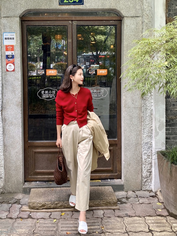 Street style châu Á: Hội chị em lên đồ đẹp hút mắt, toàn blazer và cardigan nhưng nhìn sang hết nấc - Ảnh 15. Street style châu Á: Hội chị em lên đồ đẹp hút mắt, toàn blazer và cardigan nhưng nhìn sang hết nấc - Ảnh 15.